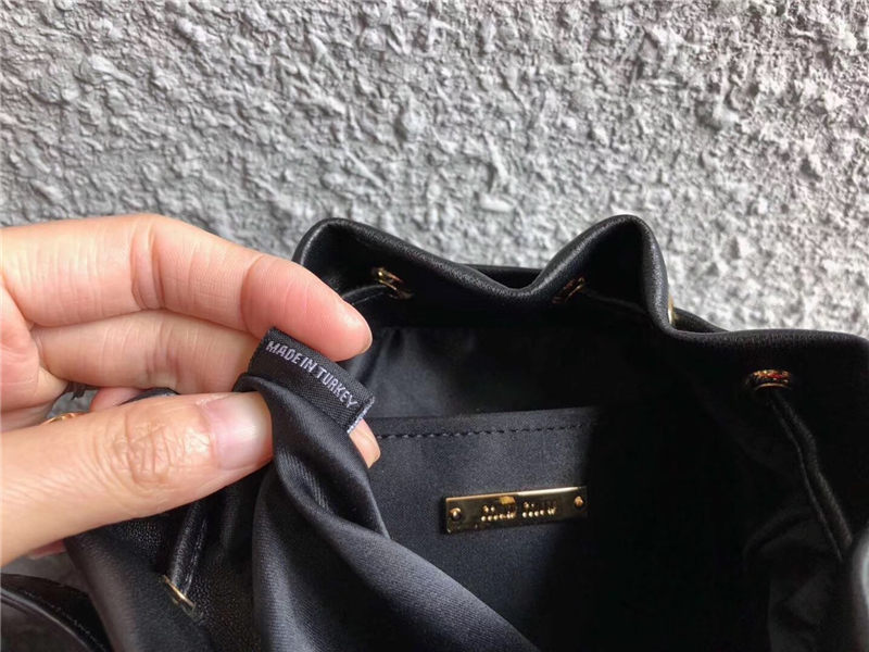 5BE014 MIUMIU繆繆 專柜新款 BUCKET BAG 羊皮褶皺 桶形包 黑色