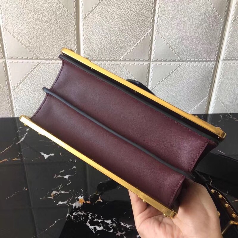 1BD045 Prada cahier 全新升級版 十字紋牛皮 古銅裝飾 手袋 黑拼褐紅