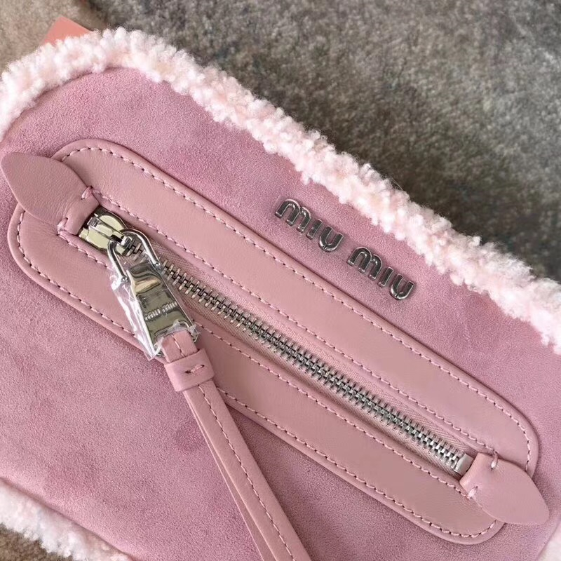 5BH118 MIUMIU繆繆 18秋冬 羊絨 時尚百搭 相機包 毛毛小方包 粉色