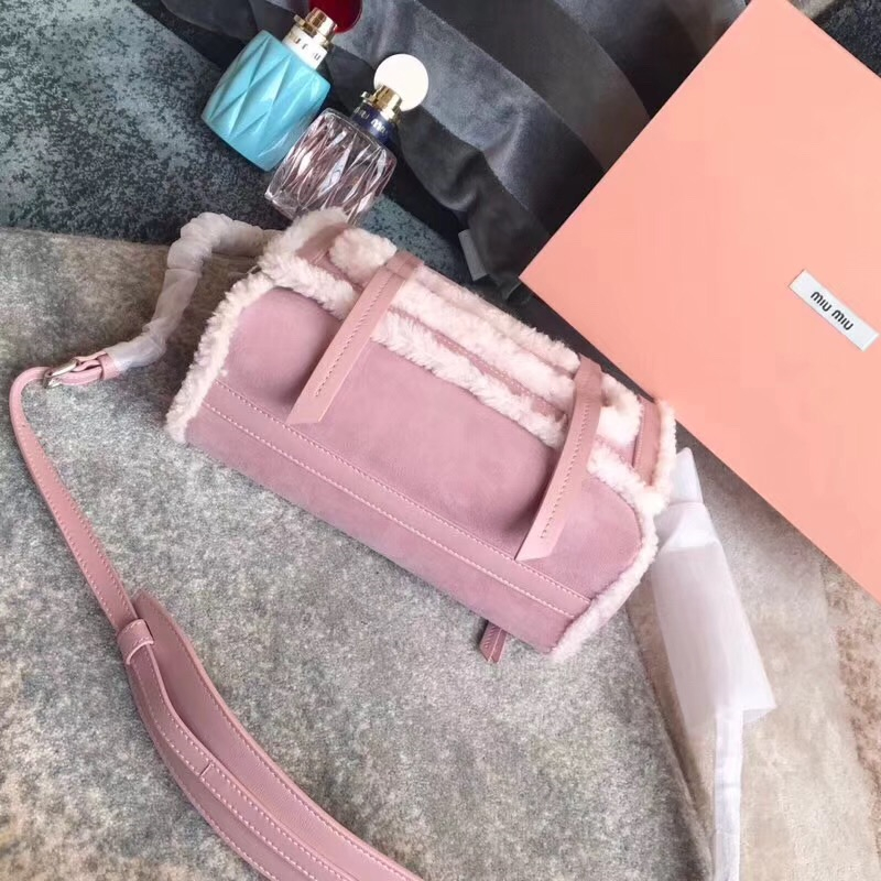5BD097 MIUMIU繆繆 18秋冬 羊絨 翻蓋 時尚百搭 毛毛斜挎包 粉色