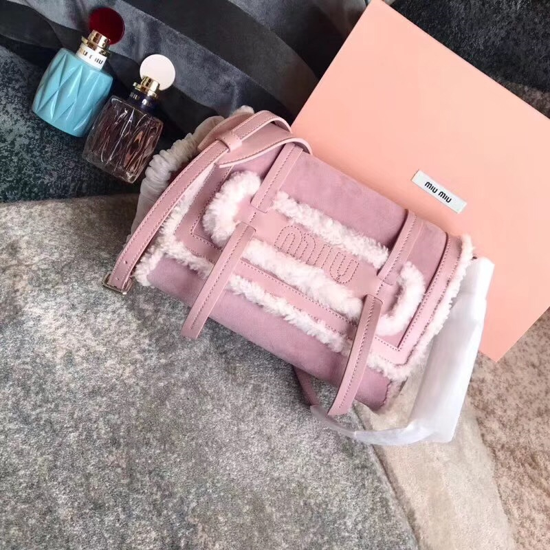 5BD097 MIUMIU繆繆 18秋冬 羊絨 翻蓋 時尚百搭 毛毛斜挎包 粉色
