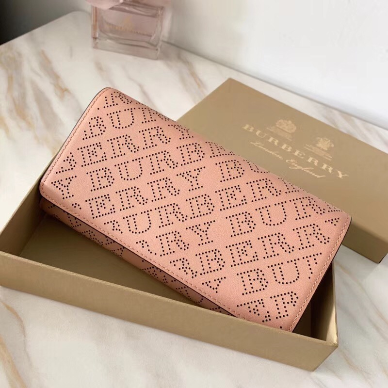 Burberry巴寶莉 激光沖孔式紋案 皮革 翻蓋 兩折長款錢包 淺卡其