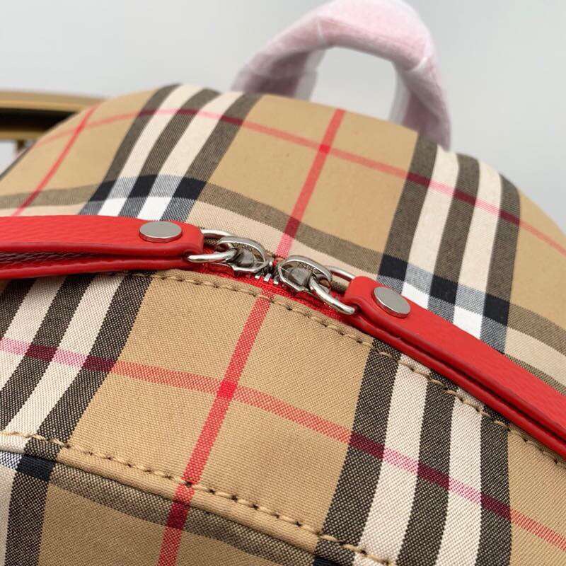 5366580 BURBERRY 新款格紋帆布 刺繡彩虹字母 雙肩包 紅色