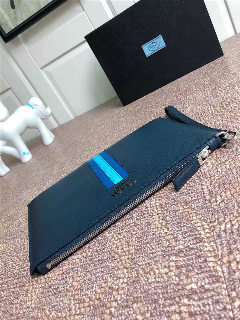 2NG005G Prada男包 十字紋牛皮 拼鱷魚皮 普拉達手包 腕帶手拿包 藍色