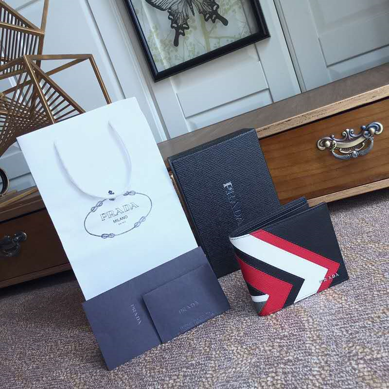 2MO513 Prada普拉達(dá) Saffiano皮革 嵌花裝飾 三色拼 雙折短款錢夾 黑紅白