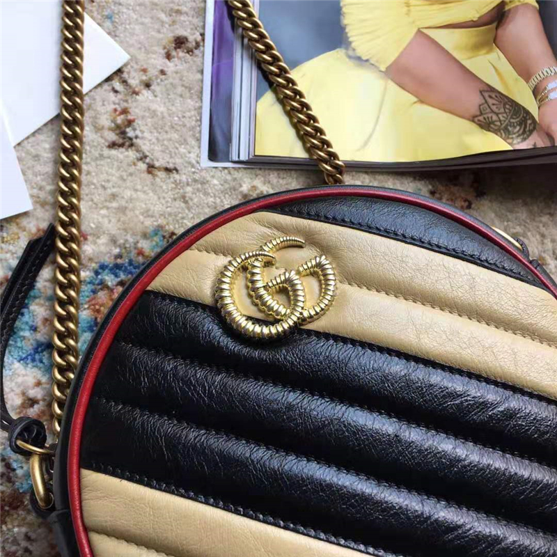 550154 Gucci手袋 GG Marmont 斜紋絎縫皮革 圓形 Gucci迷你肩背包 米配黑