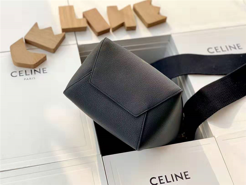 189303 Celine手袋 SANGLE BUCKET 小號 粒面小牛皮 Celine水桶包 黑色