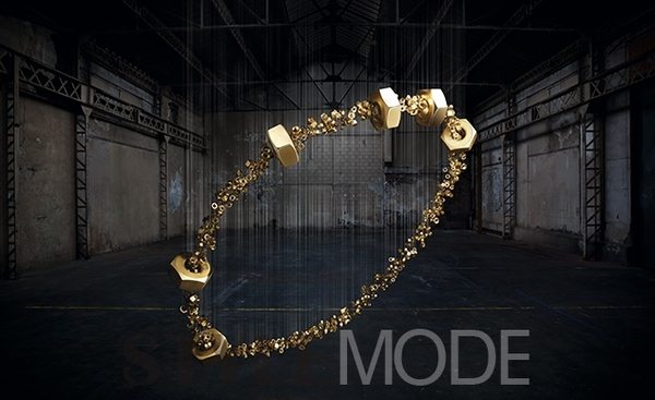 圖青年藝術(shù)家、攝影師Cerise Doucède以Juste un Clou及écrou de Cartier手鐲為靈感創(chuàng)作的視覺藝術(shù)作品。