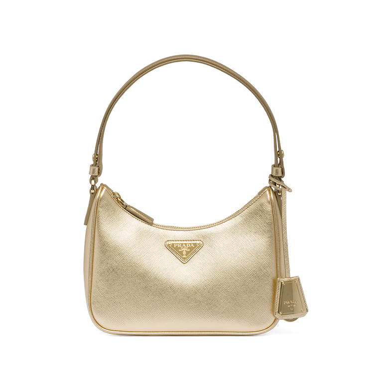 2022夏季Prada七夕情人節首選!7款金色系精品包推薦,三角包、水桶包、腋下包...展現情比金堅的濃濃愛意!-3