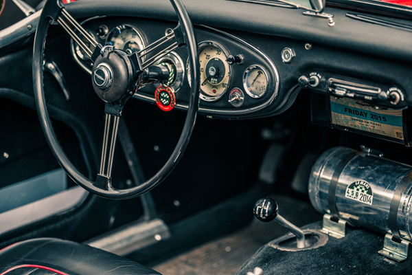 康斯登全新Austin Healey古董賽車限量腕表