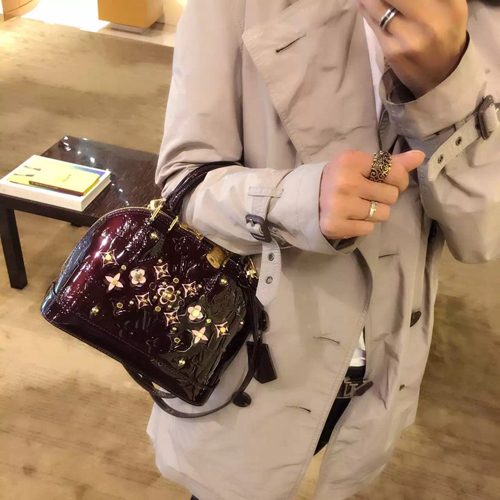 Alma bb新出四葉草立體花朵貝殼包美翻了